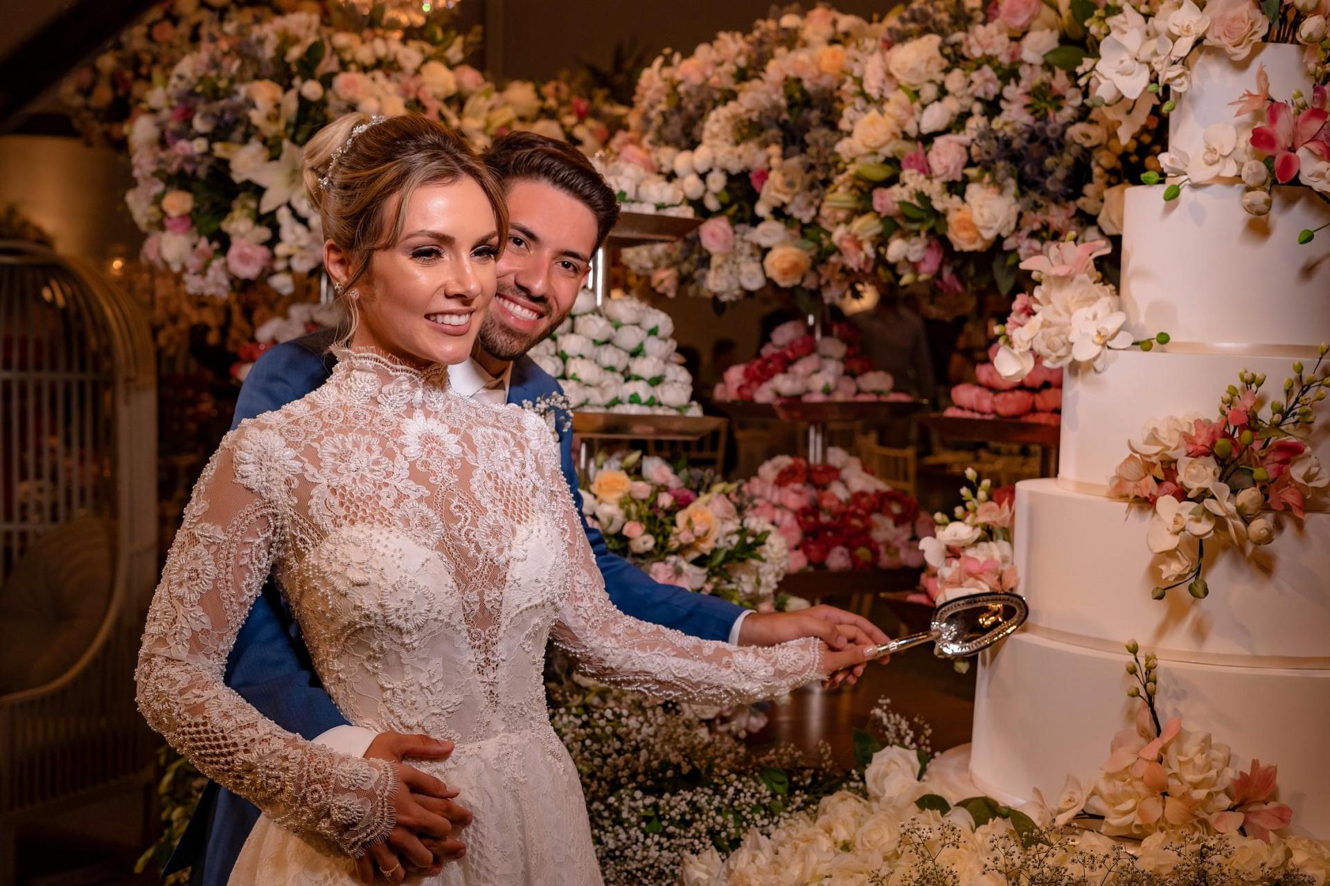 Natalia Perão Schulz e Eduardo Sales Sansão